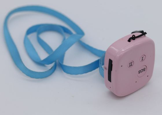 Pink Kích thước nhỏ hơn Gprs Thời gian thực Gps Tracker thiết bị cho người trẻ em Pet